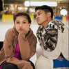 Asik Main Ice Skating sampai Naik Motor di Pantai, Ini Potret Kemesraan Antonio Blanco dan Callista Arum Bintang Sinetron Melukis Senja