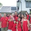Serba Merah, Ini 10 Potret Perayaan Imlek Keluarga Titi Kamal dan Christiana Sugiono di Rumah Baru di Bali