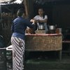 Deretan Pesona Nafa Urbach Blusukan dengan Kebaya Warna Biru, Kecantikannya Tunjukkan Wanita Pusaka Tanah Jawa