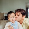 Deretan Potret Bintang FTV Andrew Andika saat Momong Anak, Papa Muda Idaman Banget Deh!