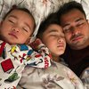 Deretan Potret Rayyanza Tidur Bareng Rafathar, Duo Ganteng yang Super Gemes