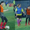 Terlihat Anggun dan Lemah Gemulai, Ini Deretan Potret Garang Sarwendah Main Futsal di Lapangan