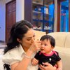 Suapi Baby Ameena Kopi, Ini Deretan Potret Krisdayanti yang Jadi Sorotan Tuai Pro Kontra Netizen