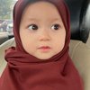 Kini Berusia 1 Tahun, Ini 10 Potret Terbaru Baby Alusha Anak Aldi Taher yang Mulai Diajarkan Pakai Hijab dari Kecil