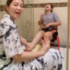 Deretan Potret Bunga Zainal yang Perhatian Banget pada Anak, Pakein Skincare Sampai Bersihin Kaki