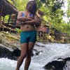 Potret Terbaru Mimi Peri, Si Bidadari Kayangan yang Makin Kekinian Tampil Berani Pakai Swim Suit dan Crop Top