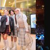 Tak Kalah Imut dengan Anak ABG, Penampilan Andien dan Yuni Shara Nonton Konser Pakai Seragam Sekolah Curi Perhatian Netizen