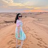10 Potret Momo Geisha Liburan ke Padang Pasir di Dubai, Netizen Malah Salfok dengan Kaki Mulusnya