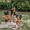 Tampil dengan Outfit Nuansa Adat Bali, Ini Deretan Pemotretan Terbaru Keluarga Jennifer dan Irfan Bachdim Bareng ke-4 Anaknya