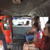 10 Momen Ayu Ting Ting Tampil Sederhana Naik Angkot ke Pasar, Ayah Ojak Jadi Keneknya lho!