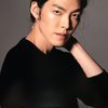 10 Potret Terbaru Kim Woo Bin Pamer Rmbut Gondrong, Sukses Bikin Fans Heboh