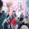 10 Potret Lyodra Ginting Tampil Serba Merah saat Manggung di Mall, Auranya Ceria Banget
