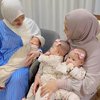 Sama-sama Jadi Ibu Dua Anak, Ini 10 Momen Anisa Rahma Jenguk Bayi Dinda Hauw