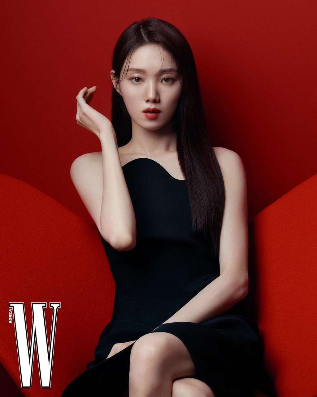 10 Potret Terbaru Lee Sung Kyung untuk Majalah W Korea, Pesonanya  Tuai Decak Kagum