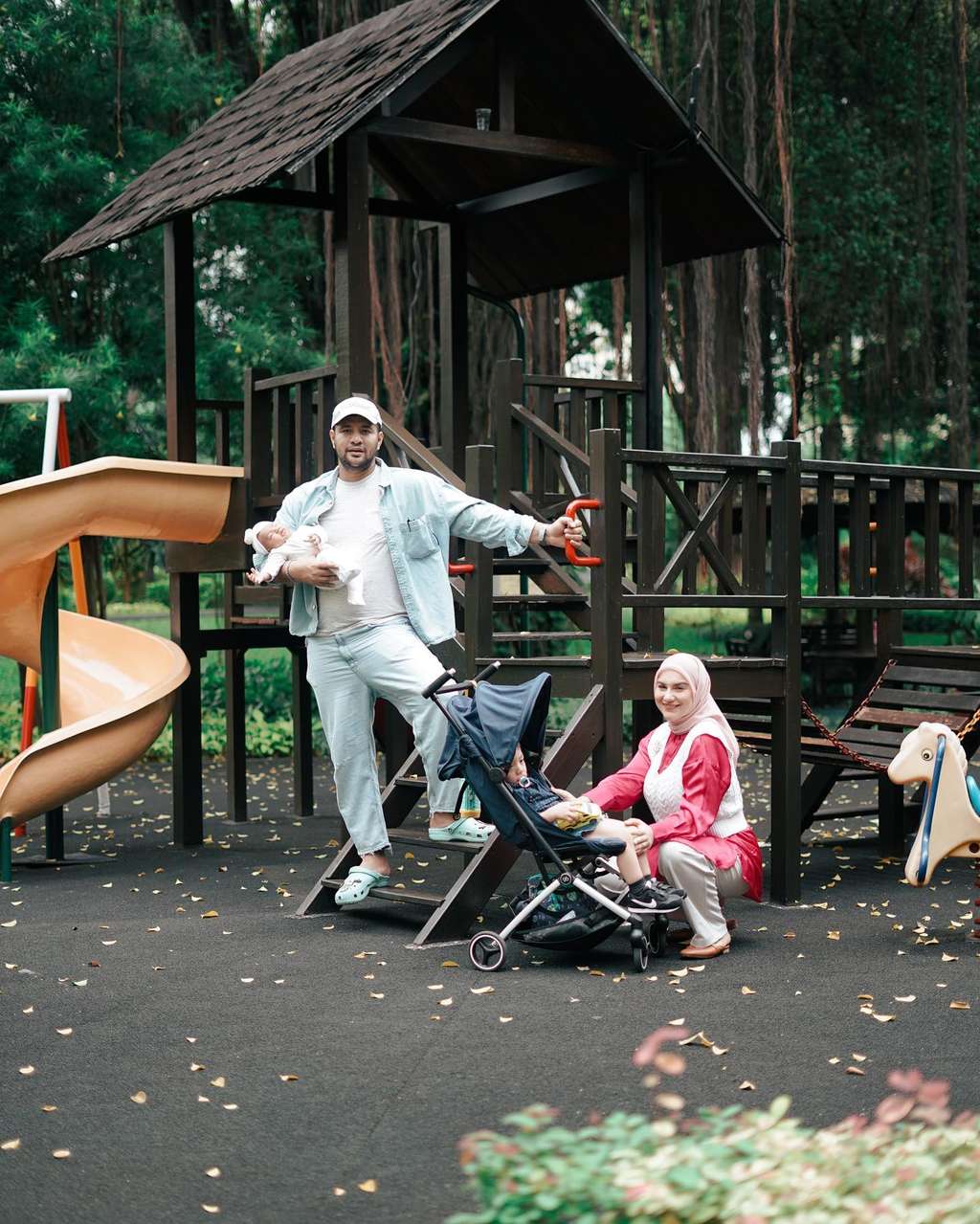 Selalu Romantis dan Family Man Banget, Ini 11 Potret Ammar Zoni Bareng Anak dan Istri Sebelum Ditangkap Lagi Akibat Narkoba