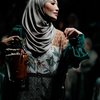 10 Potret Anggun Ayu Dewi Kenakan Hijab saat Runaway Fashion Show, Tampil Cantik dan Bikin Pangling!