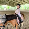 Deretan Gaya Kece Baby Guzel yang Mulai Belajar Berkuda, Cantik dan Gemesnya Kelewatan!