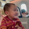 Sederet Ekspresi Gemas Rayyanza yang Meme-able selama Liburan di Jepang, Wajah Cute saat Tertawa dan Bengong Ketika Digendong