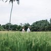 Intip 10 Potret Prewedding Laura Theux dan Indra Brotolaras yang Menggunakan Tema Adat Bali! Syahdu Banget