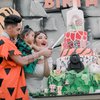 10 Potret Perayaan Ulang Tahun Baby Xarena Anak Siti Badriah dan Krisjiana, Gemes Bertema The Flinstones