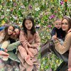 11 Potret Seru Liburan Keluarga Yasmine Wildblood ke Jepang, Paket Komplit Good Looking Semua!