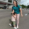 Ibu dan Anak Sama-Sama Posesif, Ini Potret Kebersamaan Ussy dan Saka yang Sukanya Nempel Terus!