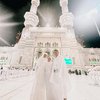 10 Momen Nia Ramadhani Umrah Bersama Suami dan Anak di Bulan Ramadan, Penampilannya saat Berhijab Bikin Salfok