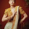 10 Potret Gigi Hadid Tampil Menawan Berbalut Busana India, Stunning Abis!