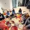 10 Momen Prilly Latuconsina Masak 300 Porsi untuk Anak Panti, Tuai Banyak Pujian dari Netizen