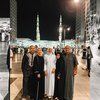 7 Potret Terbaru Mikhayla Anak Nia Ramadhani Berhijab ketika Umrah, Cantik Banget