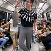 Potret Verrell Bramasta Liburan ke Singapura, Pamer Tubuh Gagah dengan Lengan Berotot