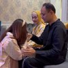 Potret Suami Iis Dahlia Cium Bibir Salshadila Saat Momen Sungkeman, Tuai Kritikan karena Dinilai Tak Pantas