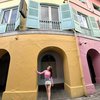 8 Potret Natasha Wilona Liburan di Singapura, Pakai Outfit Gemas Warna Pink!