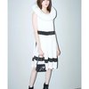 Pakai Outfit Unik Mirip Bantal Leher, Potret Lee Sung Kyung di Acara Louis Vuitton Sukses Pukau Publik
