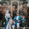 Pemotretan Keluarga Aryani Fitriana dan Donny Michael di Bali, Wajahnya Good-Looking Semua!