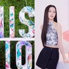 10 Potret Jisoo BLACKPINK Tampil Menawan di Miss Dior exhibition, Pancarkan Visual Bak Dewi