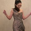 Potret Gaun Jessica Mila di Acara After Party Pernikahannya, Kenakan Dress Mini dengan Rumbai yang Menawan