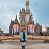 10 Potret Fuji Liburan ke Disney Jepang, Wujudkan Mimpi Masa Kecil Usai Beli Rumah dan Mobil