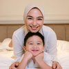 Potret Citra Kirana Bareng Athar, Pesona Ganteng Sang Putra Sukses Pukau Netizen