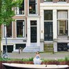 Potret Gisella Anastasia Jalan-Jalan di Amsterdam, Outfit Denim Bergaya Off-Shoulder Curi Perhatian