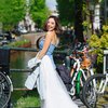 Potret Gisella Anastasia Jalan-Jalan di Amsterdam, Outfit Denim Bergaya Off-Shoulder Curi Perhatian