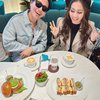 Deretan Potret Momo Geisha Nongkrong Mewah di Kafe saat Liburan ke Jepang, Gaya Suaminya Jadi Sorotan