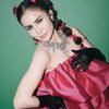 Balik Jadi Gadis Umur 20-an, Ini Deretan Potret Momo Geisha Tampil Gemas dalam Balutan Mini Dress