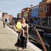 Deretan Potret Shandy Aulia Pakai Sundress Backless saat Jalan-Jalan di Italia, Cantiknya Kelewatan!
