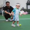 10 Potret Cipung Rayyanza Main Tenis bareng Nagita Slavina, Gayanya Gemes Maksimal!