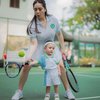 10 Potret Cipung Rayyanza Main Tenis bareng Nagita Slavina, Gayanya Gemes Maksimal!