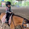 Belum Genap Berusia 2 Tahun, Ini Deretan Potret Guzel Anak Ali Syakieb dan Margin Wieheerm saat Menunggangi Kuda