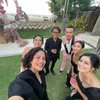 Potret Geng AADC Reunian di Acara Pernikahan Adinia Wirasti, Nicholas Saputra Curi Perhatian Gara-Gara Jas Pink!