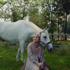 Zaskia Sungkar Jalani Pemotretan sambil Ditemani Kuda, Penampilannya Kece Abis!