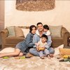 Happy Family, Keluarga Chelsea Olivia dan Glenn Alinskie Tampil Manis di Photoshoot Terbaru